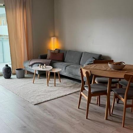 Nice & Cozy Two Bedroom Apartment With A Balcony อาคูเรย์รี ภายนอก รูปภาพ