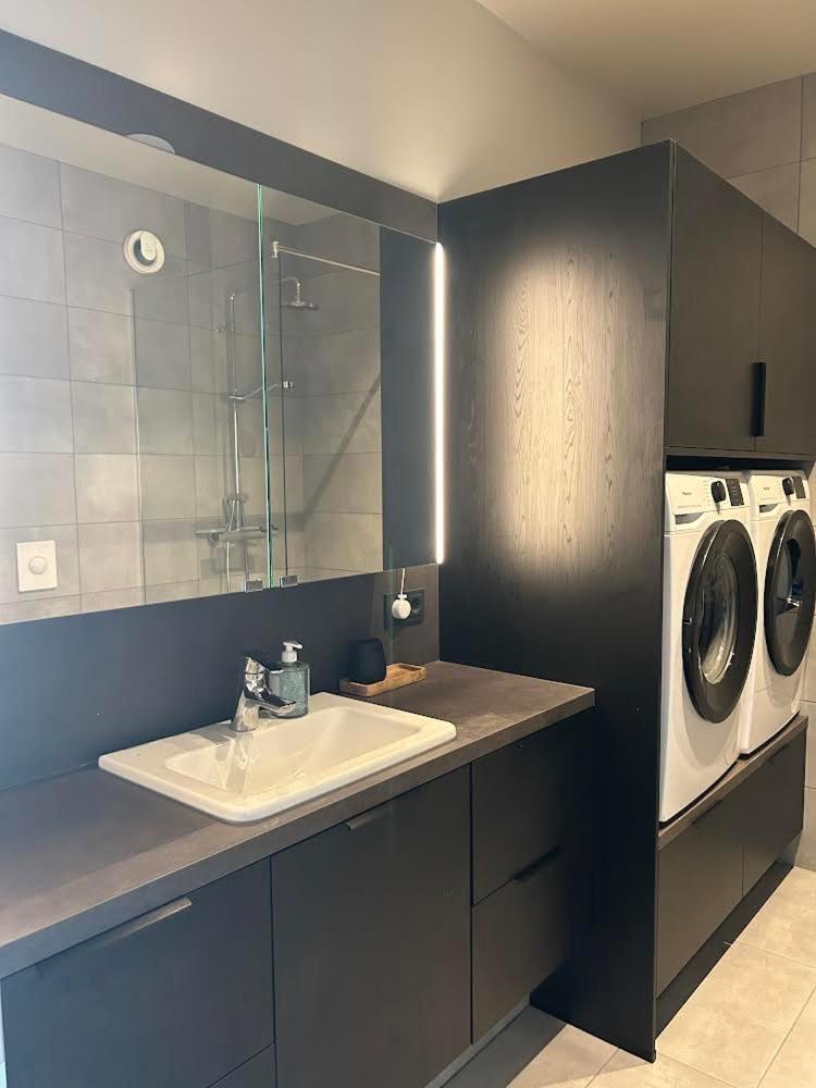 Nice & Cozy Two Bedroom Apartment With A Balcony อาคูเรย์รี ภายนอก รูปภาพ