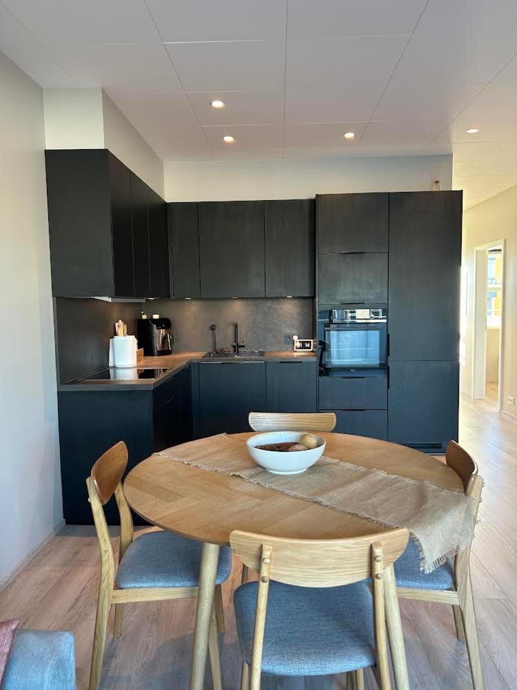 Nice & Cozy Two Bedroom Apartment With A Balcony อาคูเรย์รี ภายนอก รูปภาพ
