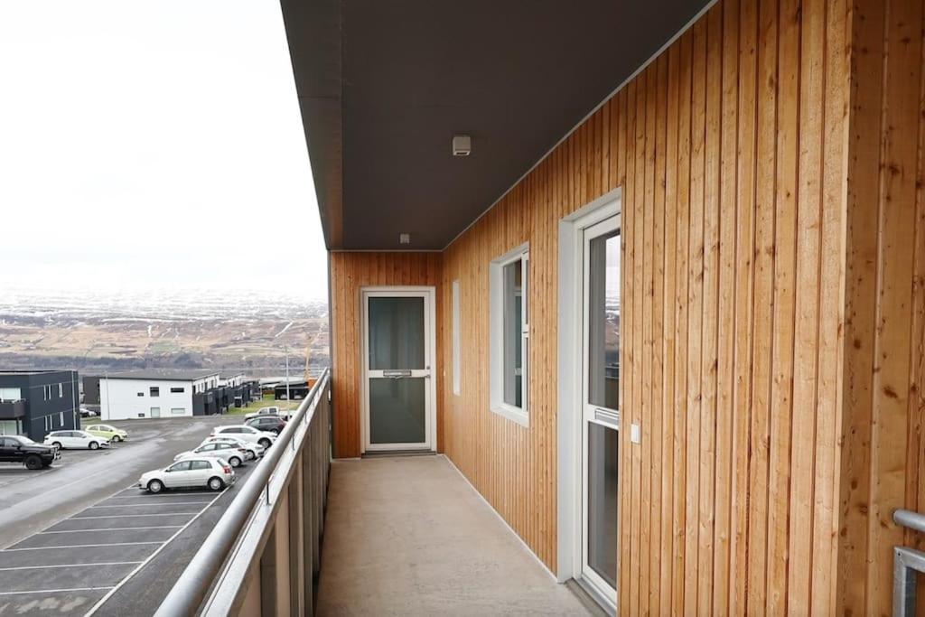Nice & Cozy Two Bedroom Apartment With A Balcony อาคูเรย์รี ภายนอก รูปภาพ