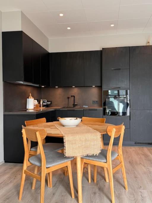 Nice & Cozy Two Bedroom Apartment With A Balcony อาคูเรย์รี ภายนอก รูปภาพ
